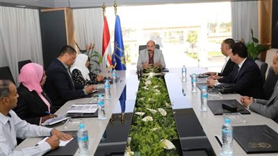 محافظ أسوان يشيد بالدور الوطنى للبنك الأهلى لدعم أهالي المحافظة