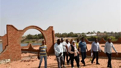 نائب محافظ أسوان تتفقد الأعمال الجارية بمشروع الممشى السياحى بمدينة أبو سمبل