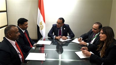 رئيس الوزراء يستقبل مبعوث الرئيس السيريلانكي والوفد المرافق له