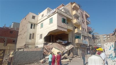 إصابة شخصين بانهيار منزل من 3 طوابق في أجا.. صور