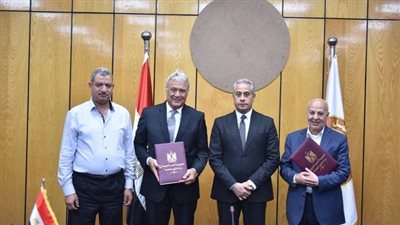 وزير العمل يشهد توقيع اتفاقية عمل جماعية تُحقق مكاسب لـ650 عاملا بـ إفكو مصر