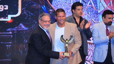 بعد نجاحه في تحت الوصاية.. أحمد عبد الحميد يفوز بجائزة الجمهور والنقاد كأفضل ممثل صاعد