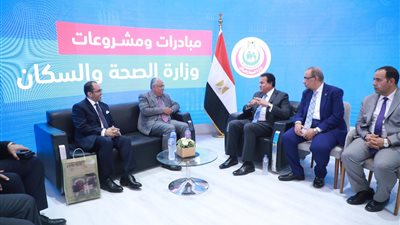 وزير الصحة يلتقي مساعد عميد كلية الطب بجامعة هارفارد الأمريكية