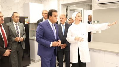 وزير الصحة يفتتح أول معمل متكامل للتحاليل الباثولوجية والجينية في مصر