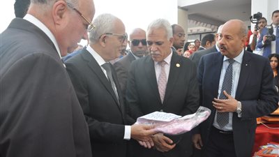 بالصور.. افتتاح معرض أهلا مدرستي بمجمع المللك فهد النموذجي بالقاهرة