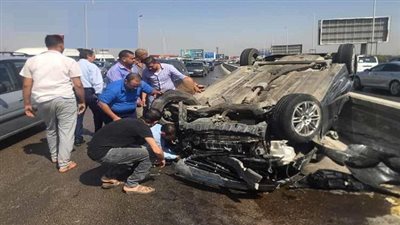 مصرع وإصابة 10 أشخاص في حادث انقلاب سيارة على الطريق بمدينة بدر