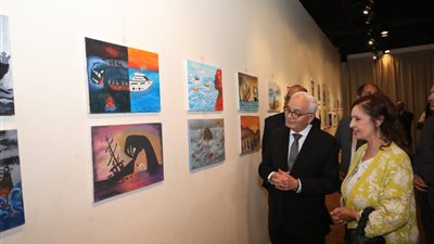 حجازي يفتتح المعرض الفنى لرسومات طلاب المدارس حول الهجرة غير الشرعية