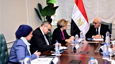 «وزير التعليم» الأمية وعجز المعلمين والفقر والتسرب التعليمى عوامل تؤثر بجودة التعليم