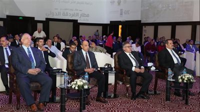 وزير الطيران المدني ومحافظ البحرالأحمر يشهدا جلسة مشروع تطوير مطار الغردقة الدولى وإنشاء مبنى ركاب صديق للبيئة