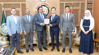 محافظ الدقهلية يلتقي وفد المبادرة الوطنية لتطوير الصناعة المصرية 