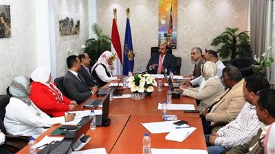 محافظ أسوان يترأس اجتماع اللجنة التنفيذية للمبادرة الوطنية للمشروعات الخضراء الذكية