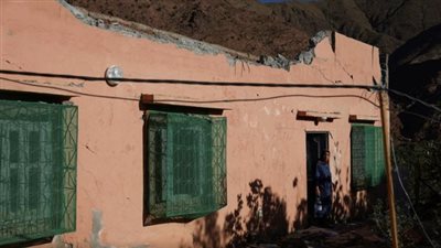 منازل الطوب اللبن تُصّعب عملية البحث عن ناجين من زلزال المغرب