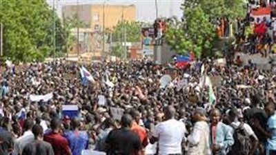 انقلاب النيجر..محاصرة مقر السفير الفرنسي وباريس ترفض الاستسلام