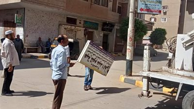 محافظ المنيا يكلف رؤساء الوحدات المحلية برفع الإعلانات من الشوارع والميادين 