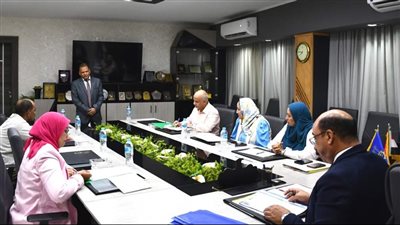 محافظ أسوان يرأس لجنة لندب موظف لتسيير أعمال إدارة إدفو الزراعية