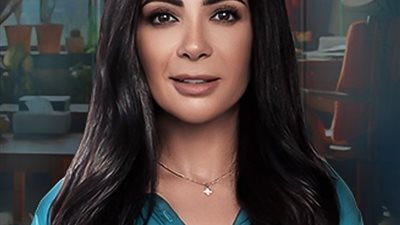 بسبب فيلم أصحاب ولا أعز.. محاكمة يوتيوبر شهير بتهمة سب منى زكي