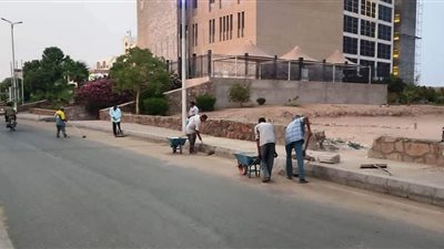 محافظ أسوان يتابع الجهود المبذولة لحماية أملاك الدولة وإزالة الإشغالات 