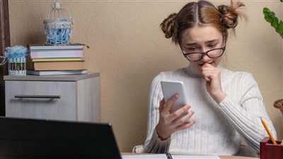 ما الذي يجب على النساء فعله إذا تعرضن لـ عنف الانترنت؟