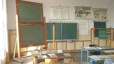 20 ألف معلم بالحصة يستغيثون بالرئيس لإنقاذهم من تجاهل وزارة التعليم