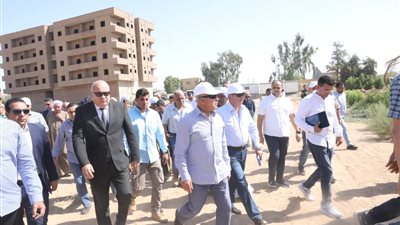 تفاصيل جولة وزير النقل للخط الثالث لشبكة القطار الكهربائي السريع قنا الغردقة سفاجا