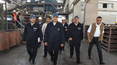 وزير الدولة للإنتاج الحربي يتفقد شركة حلوان للمسبوكات