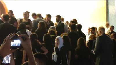 محمد هنيدي وأمير كرارة في عزاء أشرف مصيلحي (صور)