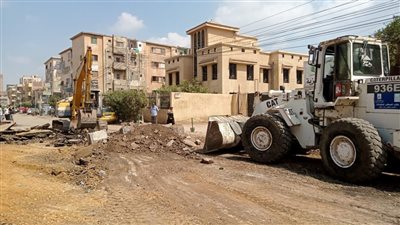 محافظ الغربية يتابع خطط الرصف والتطوير بشوارع مدينة قطور 