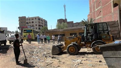 جولة مفاجئة لـ محافظ أسوان تكشف قصورا في خدمات النظافة وركن السيارات