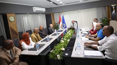 محافظ أسوان يرأس اجتماع لجنة القيادات لشغل وظيفة مدير إدارة إدفو الاجتماعية 