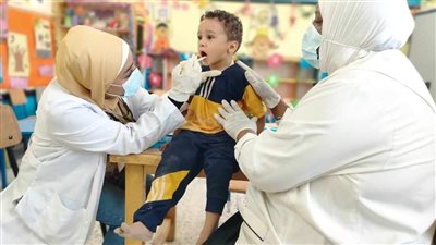 الكشف الطبي على 1743 حالة خلال قافلة علاجية بالمنيا 