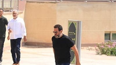 ماجد المصري وحمادة هلال يشاركان في جنازة أشرف مصيلحي (صور)
