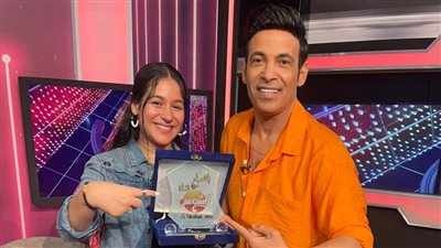 الطفلة ملك محمد تكشف كواليس غنائها أمام السيسي مع سعد الصغير (صور)