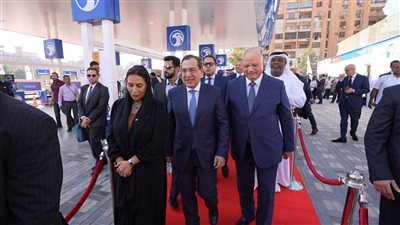 وزير البترول وسفيرة الإمارات يفتتحان محطة جديدة لتموين السيارات بالمعادي