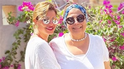 إصابة والدة منة فضالي بكسر.. والفنانة تستغيث 