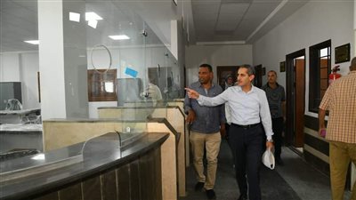 محافظ الغربية يتابع أعمال فرش مجمع الخدمات بقرية نهطاي في زفتي 