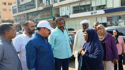 محافظ أسوان يضبط مخالفات بالجملة خلال تفقده الشوارع والمناطق السكنية بحى غرب
