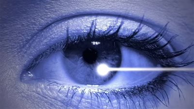 كيف يؤثر انقطاع الطمث على عيون النساء؟