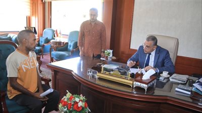 تفاصيل لقاء محافظ سوهاج بـ217 مواطنًا لحل شكواهم بديوان عام المحافظة