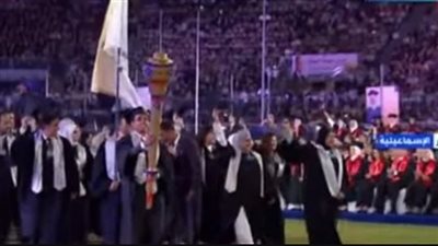 السيسي يصل إستاد هيئة قناة السويس لحضور حفل تكريم أوائل خريجي الجامعات