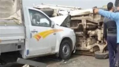 مصرع سائق وإصابة آخر في حادث تصادم سيارتين نقل على الطريق بسوهاج