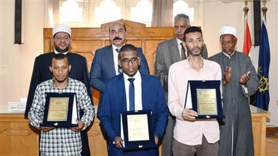 محافظ أسوان يكرم أوائل الشهادات الأزهرية المختلفة
