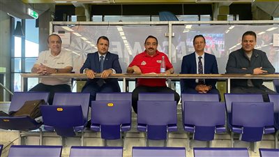من المدرجات سفير مصر لدى الدنمارك يؤازر منتخب مصر للدارتس بكأس العالم