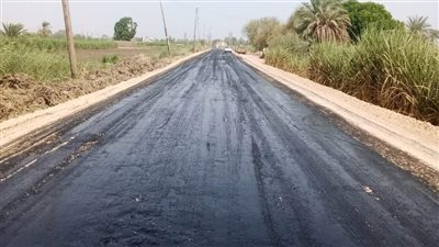 محافظ أسوان يتابع نسب تنفيذ مشروعات الخطة العامة لرصف الطرق بالمدن والمراكز