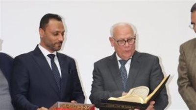 محافظ بورسعيد يدعم نادى المريخ بنصف مليون جنيه قبل انطلاق الدورى