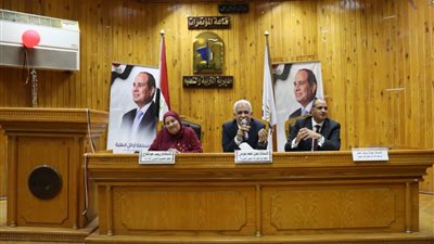 اجتماع مدير تعليم القاهرة ومجلس الأمناء مع الإدارات للاستعدادات للعام الدراسي الجديد 