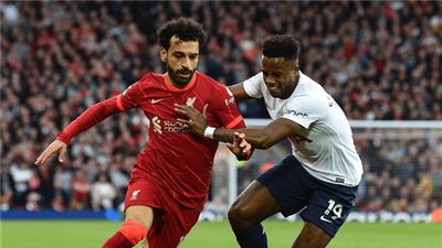 مدافع توتنهام الشاب عن مواجهة صلاح: تحد كبير أمام لاعب عظيم