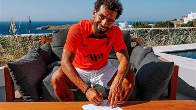 كواليس تجديد عقد محمد صلاح مع ليفربول