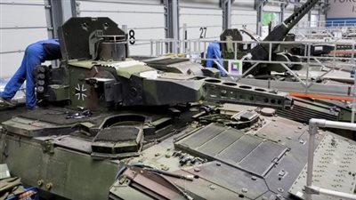 زيلينسكي: أوكرانيا ترغب في تحويل قطاع الدفاع إلى مركز عسكري كبير