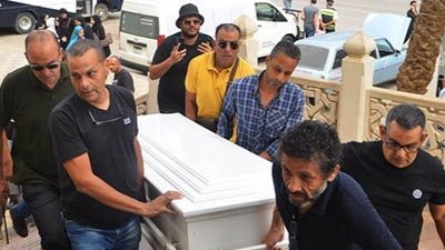 اللقطات الأولى من جنازة الفنان محمد فريد.. أشرف زكي أول الحضور (صور)