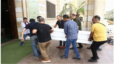 انهيار ابنة الفنان محمد فريد في جنازة والدها (صور)